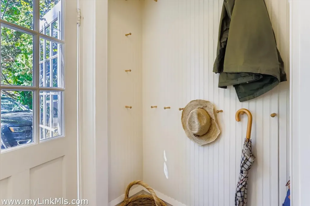27 Spring Street Vineyard Haven MA 02568