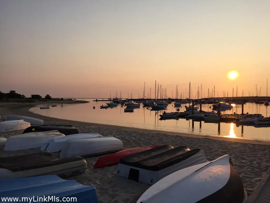 27 Spring Street Vineyard Haven MA 02568