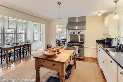 27 Spring Street Vineyard Haven MA 02568