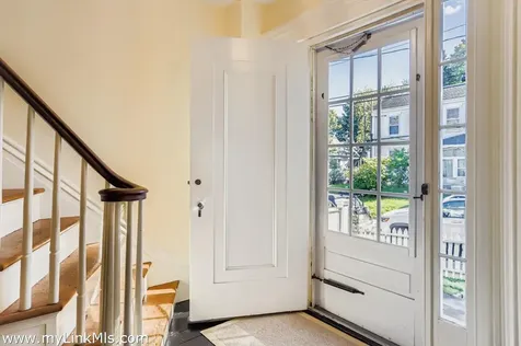 27 Spring Street Vineyard Haven MA 02568
