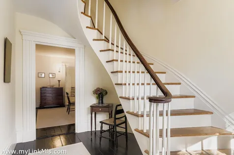 27 Spring Street Vineyard Haven MA 02568