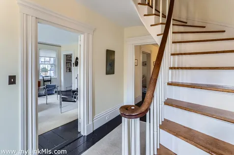 27 Spring Street Vineyard Haven MA 02568