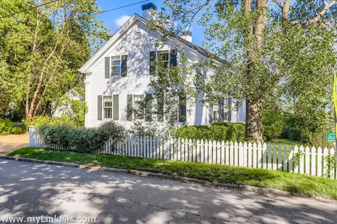 27 Spring Street Vineyard Haven MA 02568