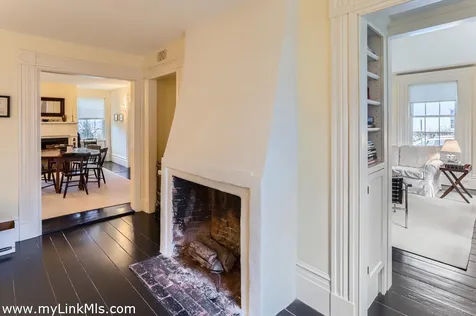 27 Spring Street Vineyard Haven MA 02568