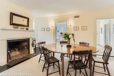 27 Spring Street Vineyard Haven MA 02568