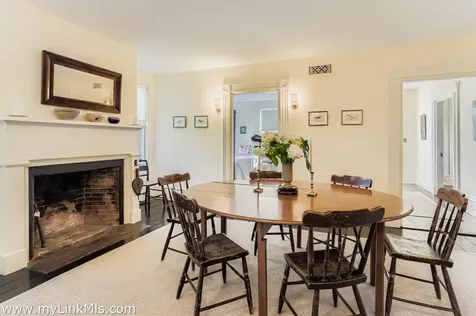 27 Spring Street Vineyard Haven MA 02568