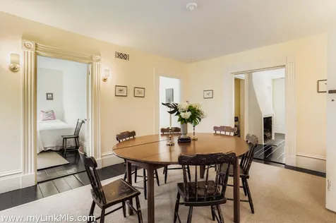 27 Spring Street Vineyard Haven MA 02568