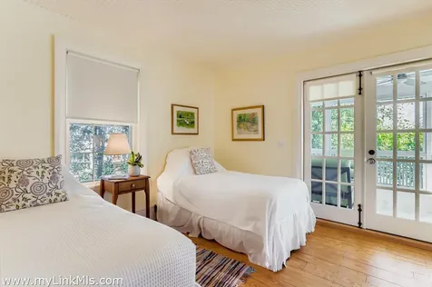 27 Spring Street Vineyard Haven MA 02568