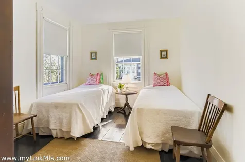 27 Spring Street Vineyard Haven MA 02568