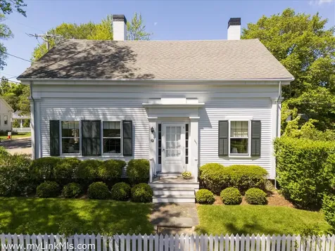 27 Spring Street Vineyard Haven MA 02568