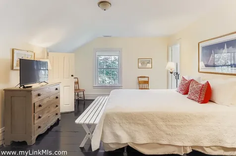 27 Spring Street Vineyard Haven MA 02568