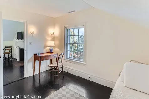 27 Spring Street Vineyard Haven MA 02568