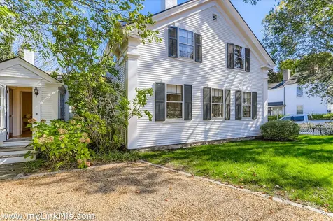 27 Spring Street Vineyard Haven MA 02568