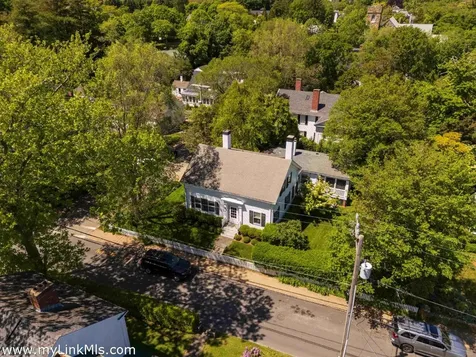 27 Spring Street Vineyard Haven MA 02568