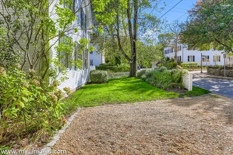 27 Spring Street Vineyard Haven MA 02568