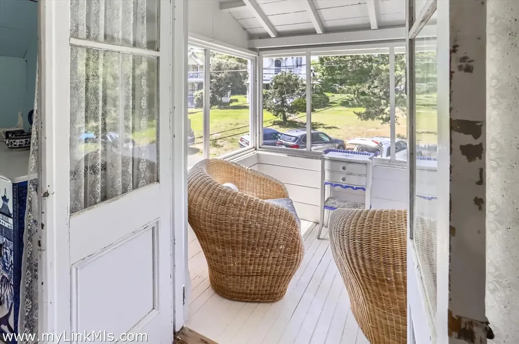 17 John Wesley Avenue Oak Bluffs MA 02557
