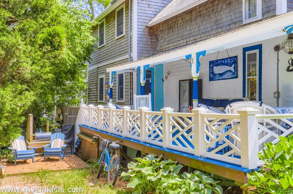 17 John Wesley Avenue Oak Bluffs MA 02557