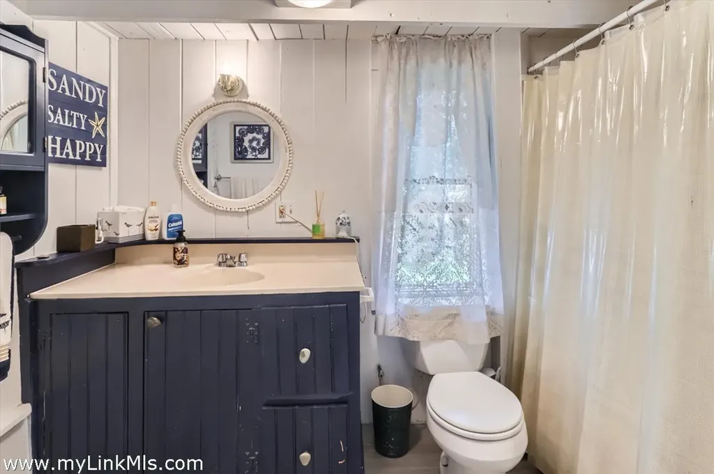 17 John Wesley Avenue Oak Bluffs MA 02557