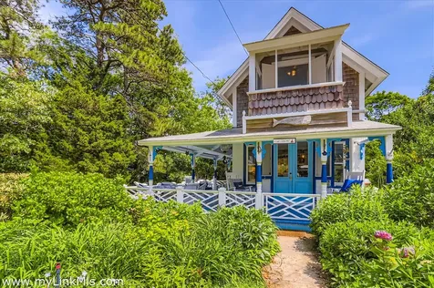 17 John Wesley Avenue Oak Bluffs MA 02557
