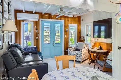 17 John Wesley Avenue Oak Bluffs MA 02557