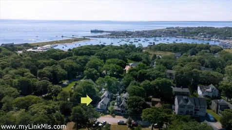 17 John Wesley Avenue Oak Bluffs MA 02557
