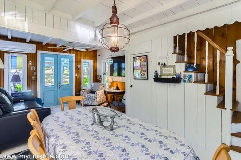 17 John Wesley Avenue Oak Bluffs MA 02557