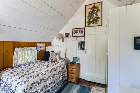 17 John Wesley Avenue Oak Bluffs MA 02557