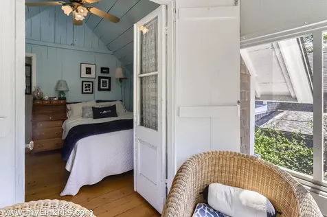 17 John Wesley Avenue Oak Bluffs MA 02557