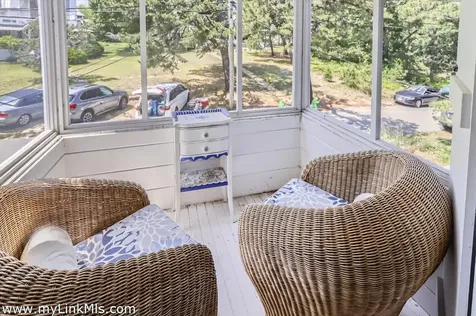 17 John Wesley Avenue Oak Bluffs MA 02557