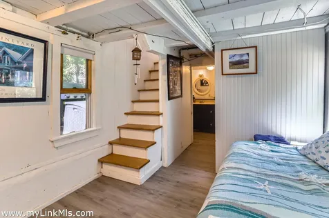 17 John Wesley Avenue Oak Bluffs MA 02557