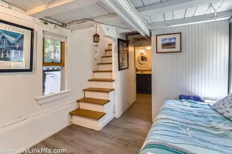 17 John Wesley Avenue Oak Bluffs MA 02557