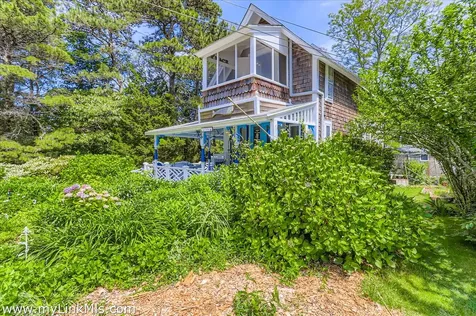 17 John Wesley Avenue Oak Bluffs MA 02557