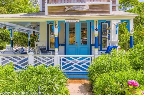 17 John Wesley Avenue Oak Bluffs MA 02557