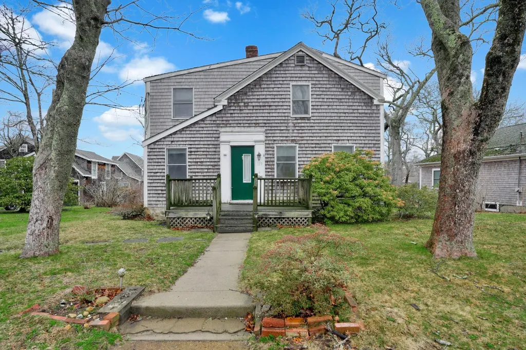 119 North William Street Vineyard Haven MA 02568
