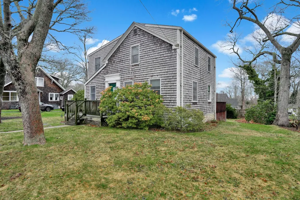 119 North William Street Vineyard Haven MA 02568