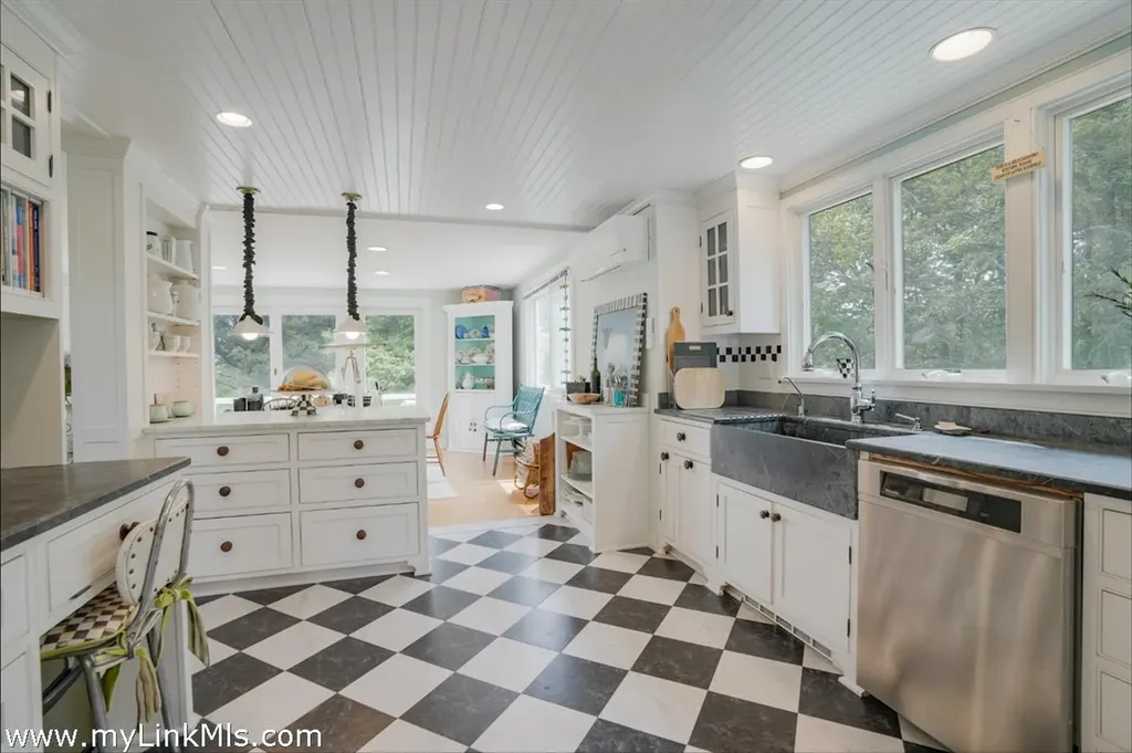 50 Hidden Cove Road Oak Bluffs MA 02557