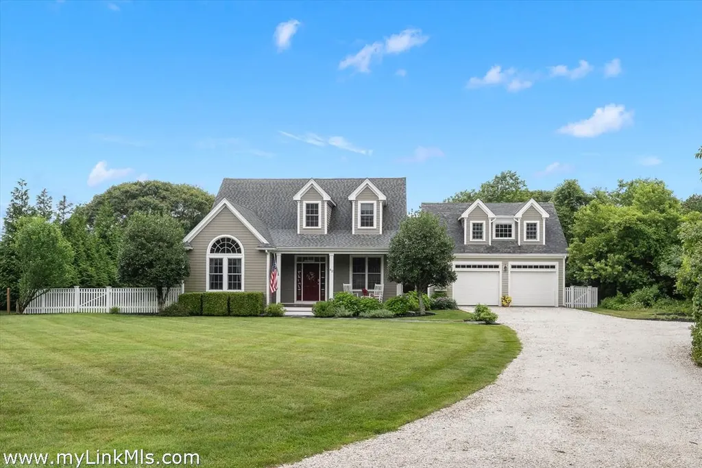 42 Deacon Vincent Way Edgartown MA 02539