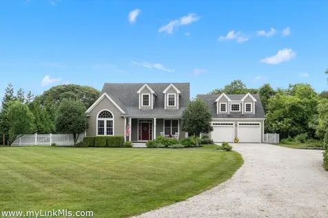 42 Deacon Vincent Way Edgartown MA 02539