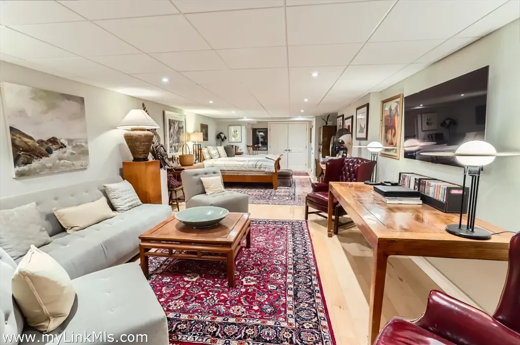 20 Edson Forest Road West Tisbury MA 02575