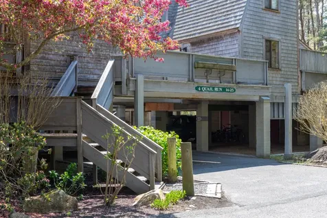 4 Quail Run Oak Bluffs MA 02557