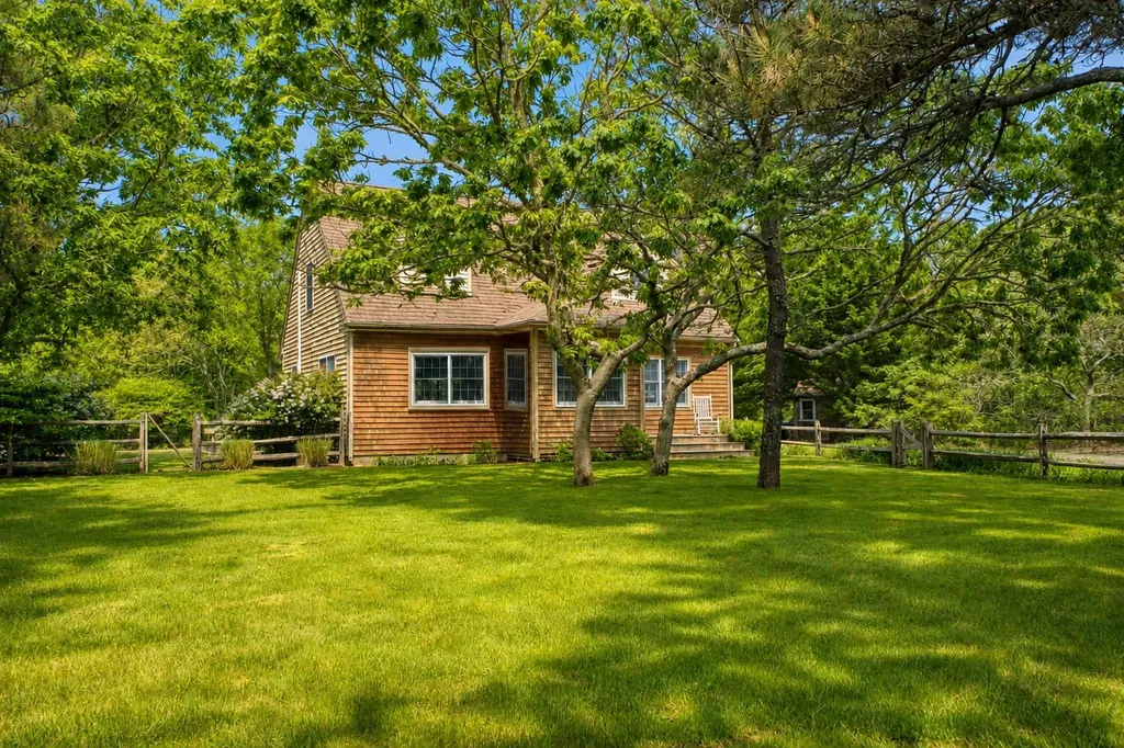 111 Charles Neck Way West Tisbury MA 02575