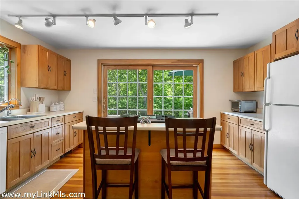 111 Charles Neck Way West Tisbury MA 02575