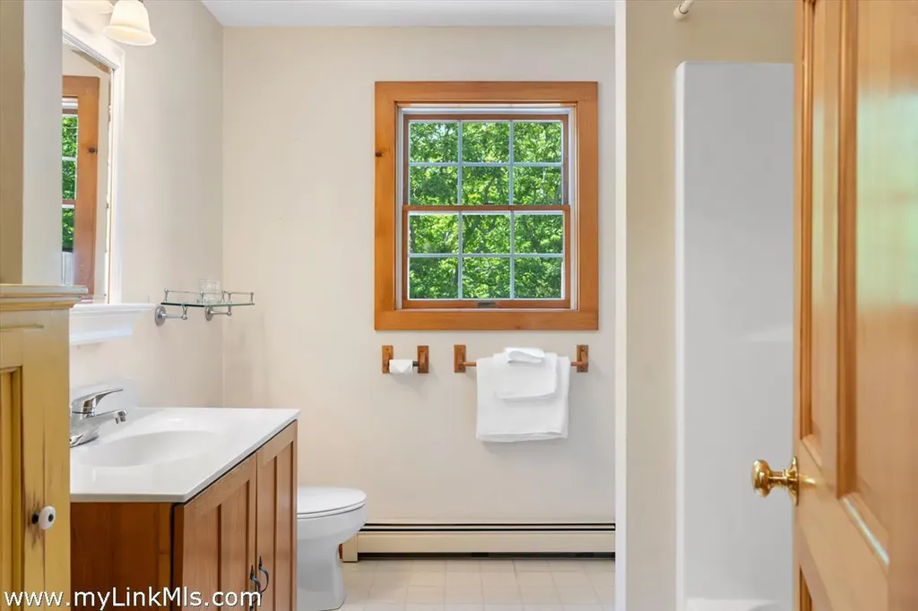111 Charles Neck Way West Tisbury MA 02575