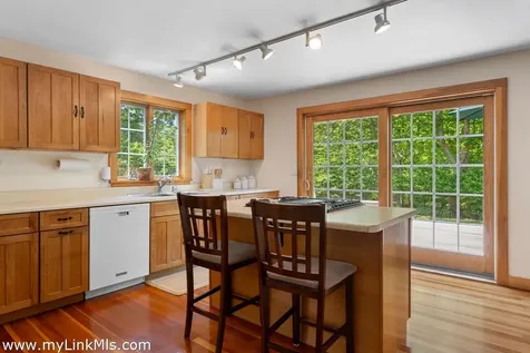 111 Charles Neck Way West Tisbury MA 02575
