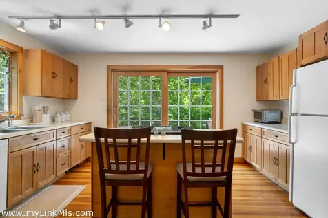 111 Charles Neck Way West Tisbury MA 02575