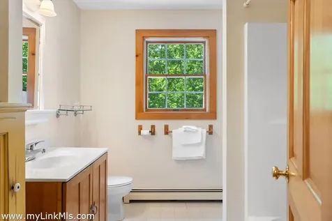 111 Charles Neck Way West Tisbury MA 02575