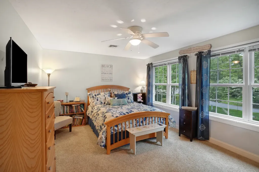 8 Fresh Pond Road Oak Bluffs MA 02557