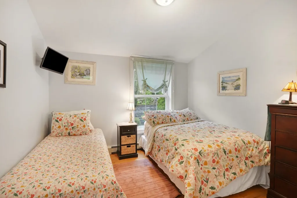8 Fresh Pond Road Oak Bluffs MA 02557