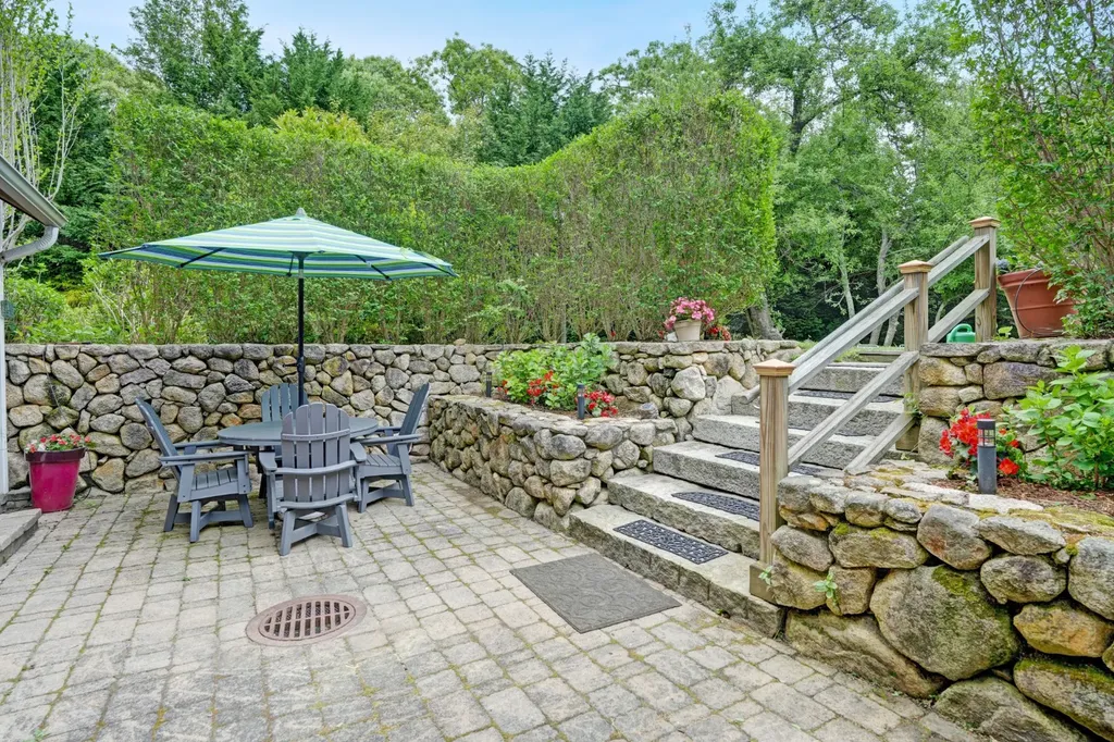 8 Fresh Pond Road Oak Bluffs MA 02557