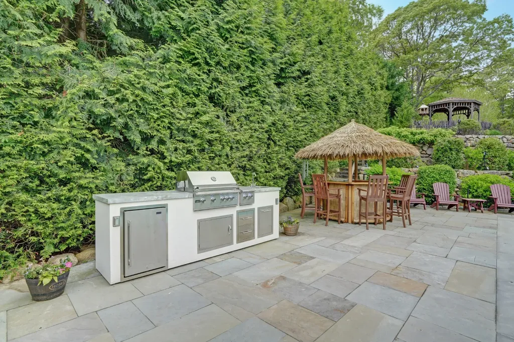 8 Fresh Pond Road Oak Bluffs MA 02557